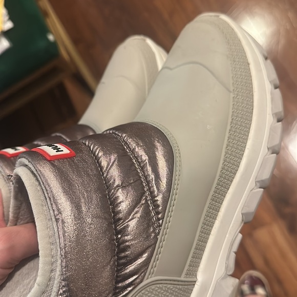 Hunter | Metallic Insulated Snow boot. Love them but fit true to size-I wearsz 9 - Picture 8 of 8